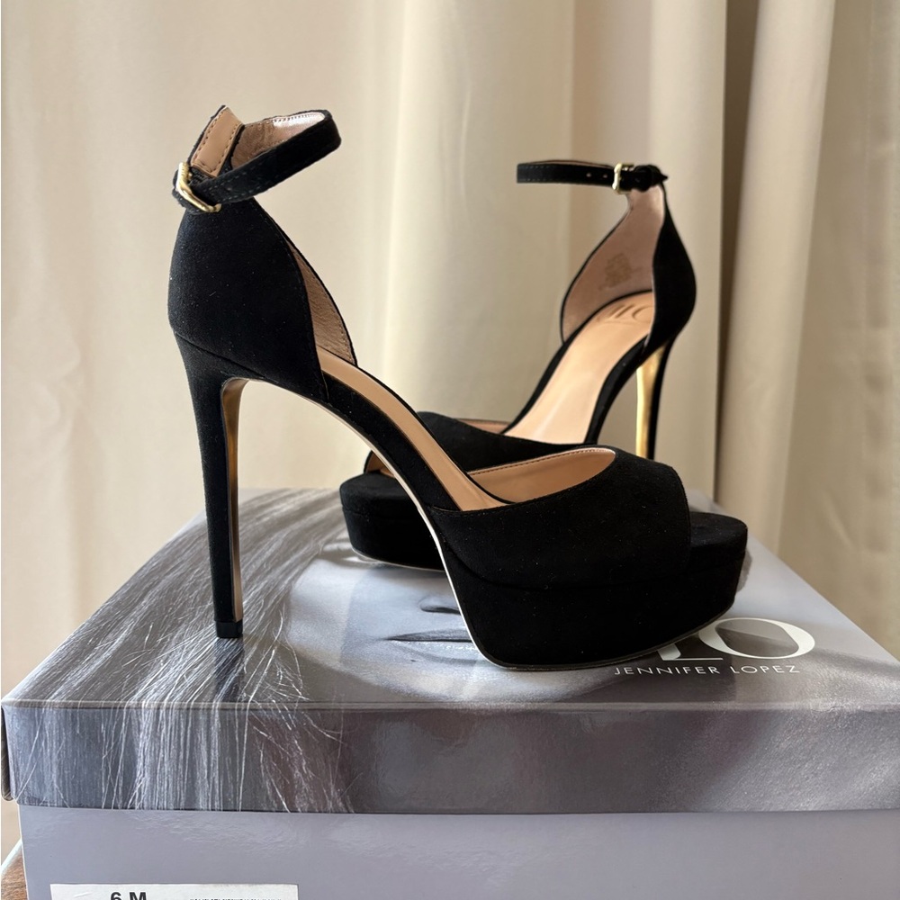 Jennifer Lopez Black and Gold Heels